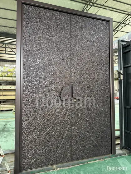 Double door with a leaf relief, photographed on our floor