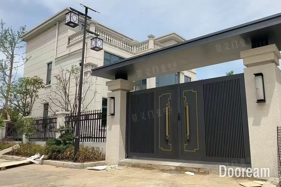 Slatted aluminium courtyard gate with gold-trimmed centre leaves at a villa, installed at a client's home
